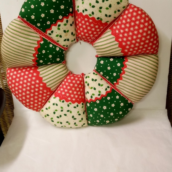 Wreath Handcrafted Christmas Pillow  BEAUTIFUL Floral Check Prints - Picture 4 of 8